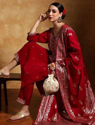Women Floral Embroidered Regular Kurta with Trousers & With Dupatta 3