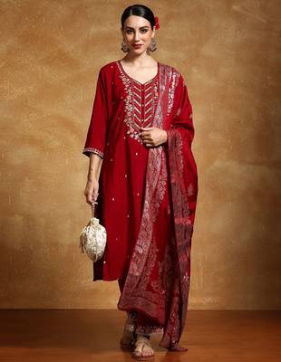 Women Floral Embroidered Regular Kurta with Trousers & With Dupatta 1