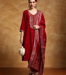 Women Floral Embroidered Regular Kurta with Trousers & With Dupatta