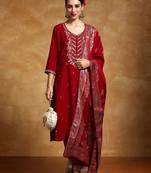 Women Floral Embroidered Regular Kurta with Trousers & With Dupatta