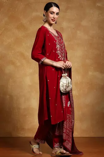 Women Floral Embroidered Regular Kurta with Trousers & With Dupatta