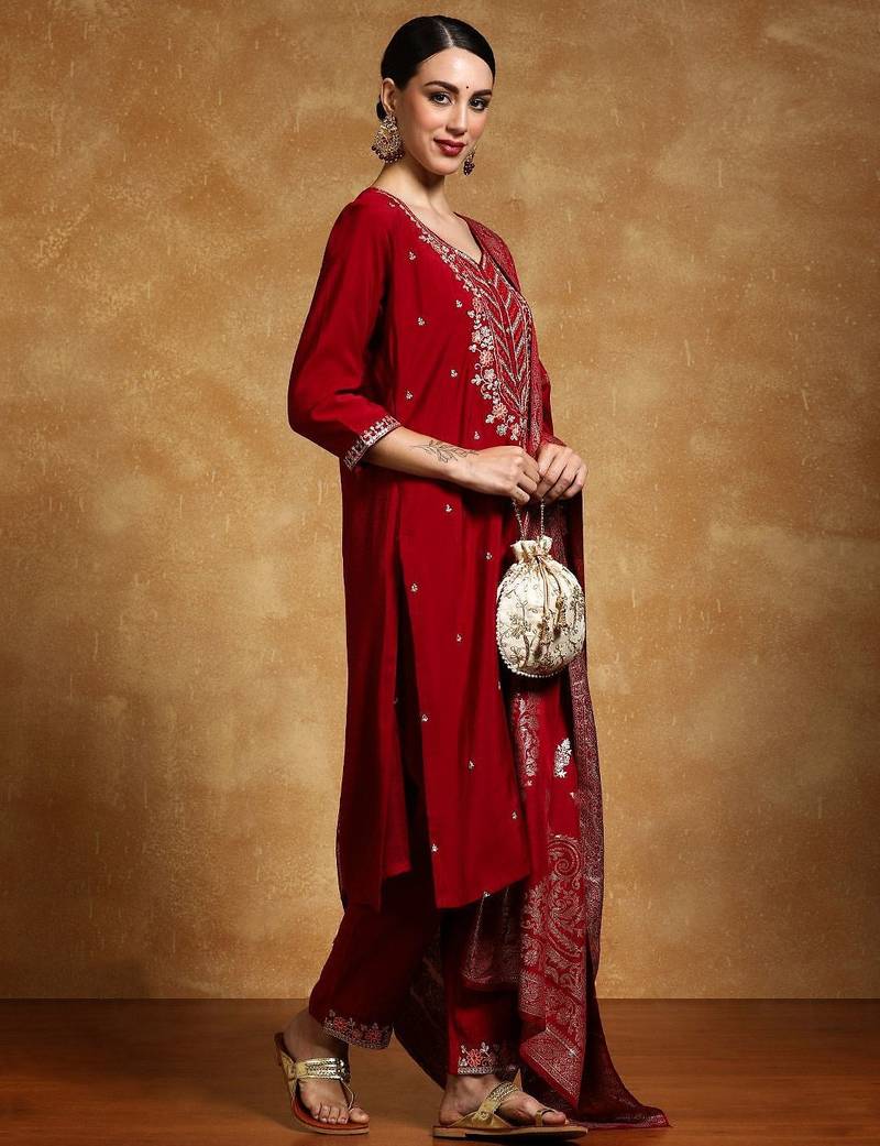 Women Floral Embroidered Regular Kurta with Trousers & With Dupatta