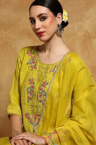 Women Floral Embroidered Regular Kurta with Trousers & With Dupatta