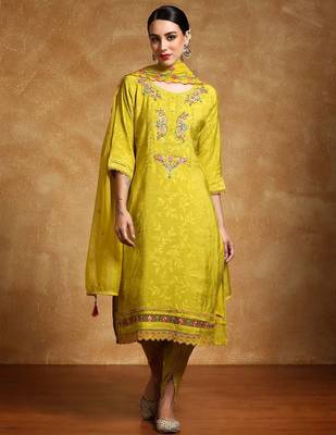Women Floral Embroidered Regular Kurta with Trousers & With Dupatta 1