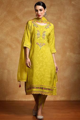 Women Floral Embroidered Regular Kurta with Trousers & With Dupatta