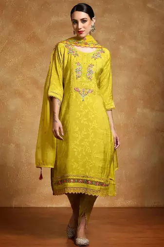 Women Floral Embroidered Regular Kurta with Trousers & With Dupatta