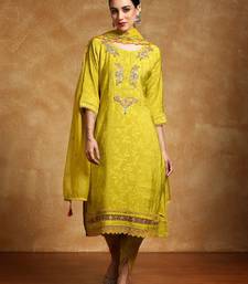 Women Floral Embroidered Regular Kurta with Trousers & With Dupatta