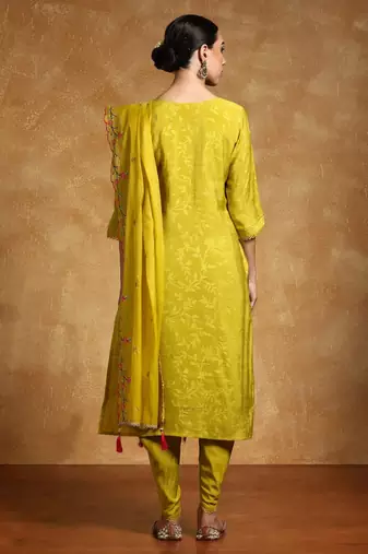 Women Floral Embroidered Regular Kurta with Trousers & With Dupatta
