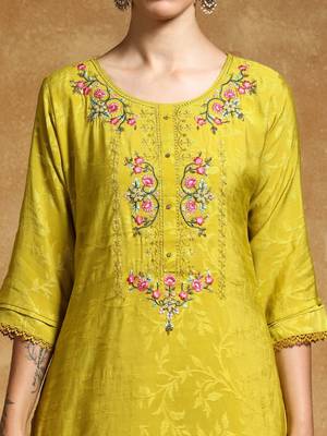 Women Floral Embroidered Regular Kurta with Trousers & With Dupatta 7