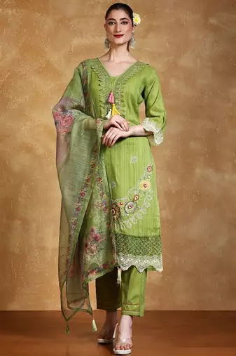 Women Floral Embroidered Thread Work Pure Cotton Kurta with Trousers & Dupatta