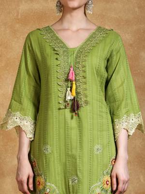 Women Floral Embroidered Thread Work  Cotton Kurta with Trousers & Dupatta 2
