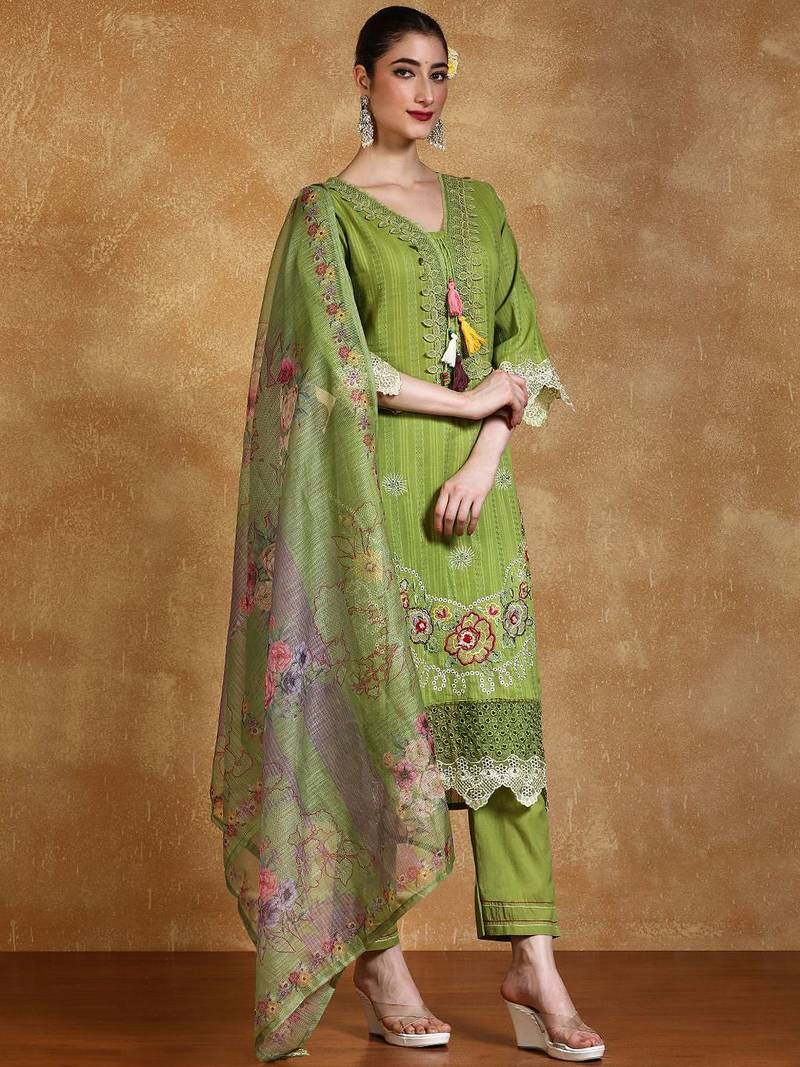 Women Floral Embroidered Thread Work  Cotton Kurta with Trousers & Dupatta