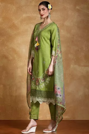 Women Floral Embroidered Thread Work Pure Cotton Kurta with Trousers & Dupatta