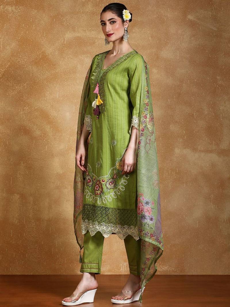 Women Floral Embroidered Thread Work  Cotton Kurta with Trousers & Dupatta