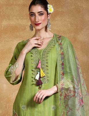 Women Floral Embroidered Thread Work  Cotton Kurta with Trousers & Dupatta 6