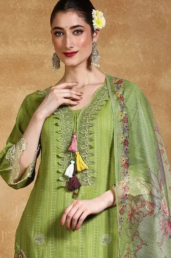 Women Floral Embroidered Thread Work Pure Cotton Kurta with Trousers & Dupatta