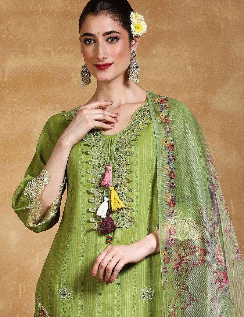 Women Floral Embroidered Thread Work  Cotton Kurta with Trousers & Dupatta