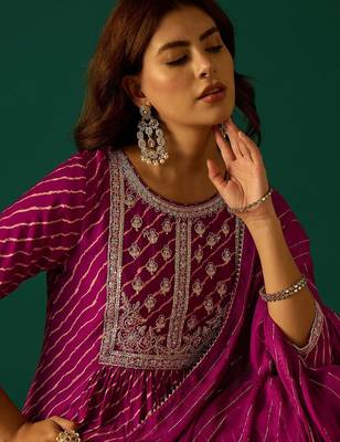 Leheriya Printed Zari Kurta With Trouser & Dupatta 2