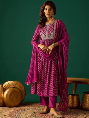 Leheriya Printed Zari Kurta With Trouser & Dupatta 1