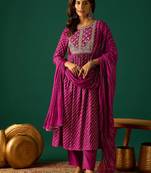 Leheriya Printed Zari Kurta With Trouser & Dupatta