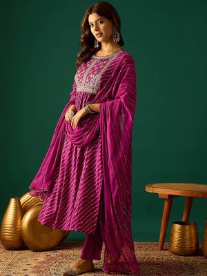 Leheriya Printed Zari Kurta With Trouser & Dupatta 4