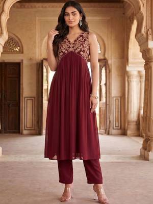 Women Ethnic Motifs Embroidered Empire Thread Work Kurta with Trousers 1