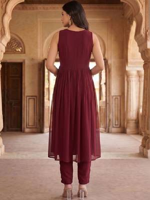 Women Ethnic Motifs Embroidered Empire Thread Work Kurta with Trousers 3