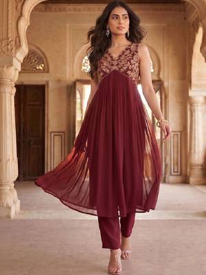 Women Ethnic Motifs Embroidered Empire Thread Work Kurta with Trousers 6