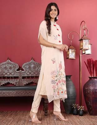 Off White Floral Embroidered Thread Work Kaftan Kurta with Trousers 4