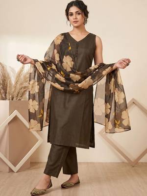 Women Floral Regular Kurta with Trousers & With Dupatta 1