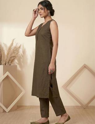 Women Floral Regular Kurta with Trousers & With Dupatta 3