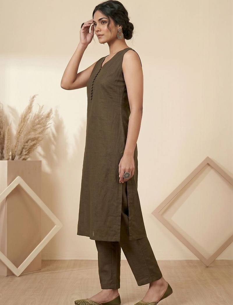 Women Floral Regular Kurta with Trousers & With Dupatta