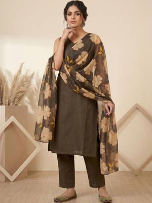 Women Floral Regular Kurta with Trousers & With Dupatta 4