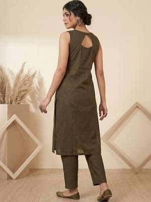 Women Floral Regular Kurta with Trousers & With Dupatta 5