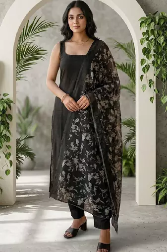 Women Floral Regular Kurta with Trousers & With Dupatta