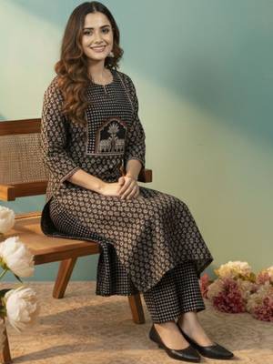 Women Ethnic Motifs Printed Regular Kurta with Trousers & With Dupatta 2