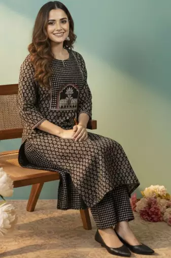 Women Ethnic Motifs Printed Regular Kurta with Trousers & With Dupatta