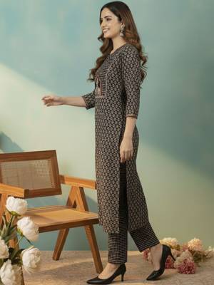 Women Ethnic Motifs Printed Regular Kurta with Trousers & With Dupatta 4