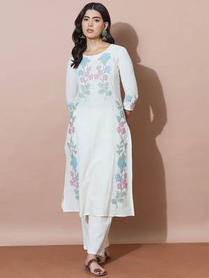 Women Floral Embroidered Regular Thread Work Kurta with Trousers 1