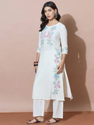 Women Floral Embroidered Regular Thread Work Kurta with Trousers 4