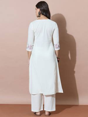 Women Floral Embroidered Regular Thread Work Kurta with Trousers 5