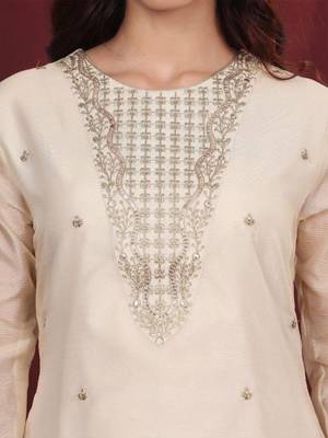 Women Floral Woven Design Thread Work Kurta with Trousers & Dupatta 2