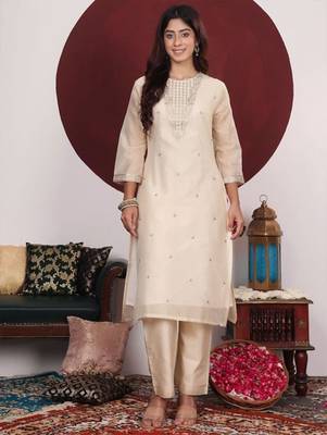 Women Floral Woven Design Thread Work Kurta with Trousers & Dupatta 4