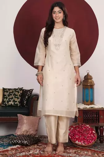 Women Floral Woven Design Thread Work Kurta with Trousers & Dupatta
