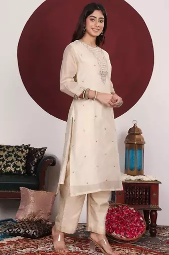 Women Floral Woven Design Thread Work Kurta with Trousers & Dupatta