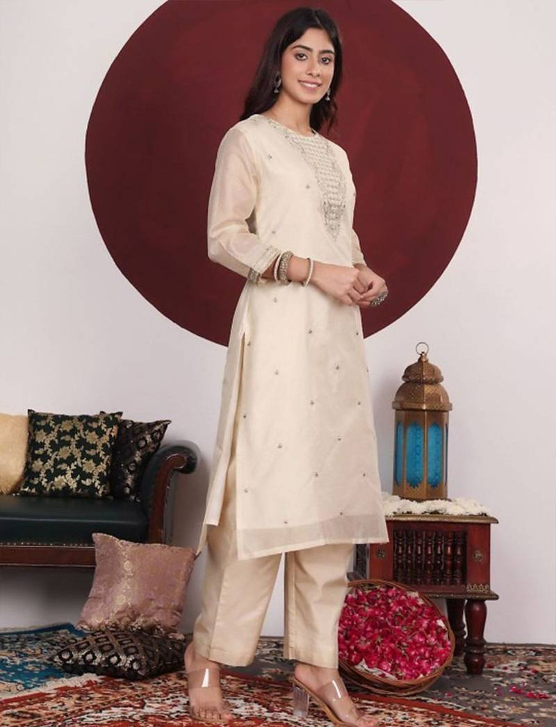 Women Floral Woven Design Thread Work Kurta with Trousers & Dupatta