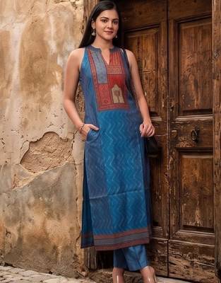 Women Ethnic Motifs Printed Regular Chanderi Silk Kurta with Trousers 4
