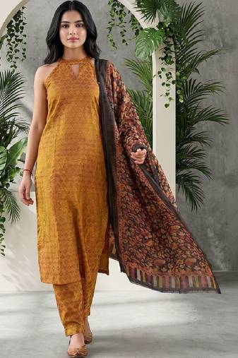 Women Ethnic Motifs Printed Regular Kurta with Trousers & With Dupatta