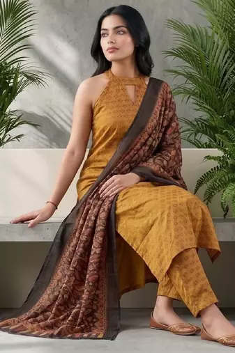 Women Ethnic Motifs Printed Regular Kurta with Trousers & With Dupatta