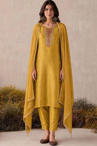 Women Regular Thread Work Kurta with Trousers & With Dupatta